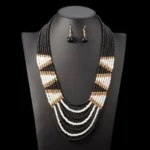 Accessoire en perles africaines pour un outfit chic