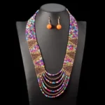 Collier africain fait main avec des perles vibrantes