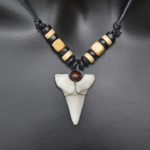 Collier Africain avec Dent de Requin naturel