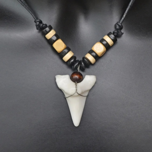 Collier Africain avec Dent de Requin naturel