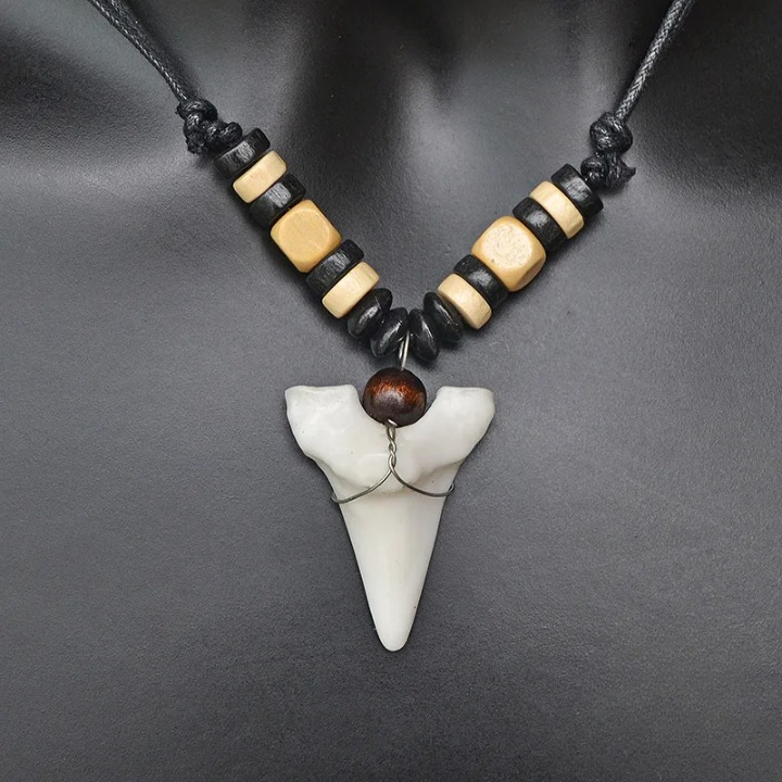 Collier Africain avec Dent de Requin naturel