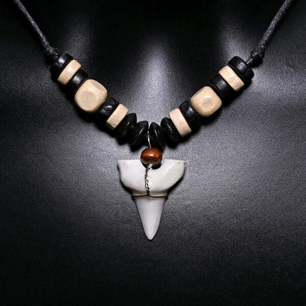 Accessoire en perles de bois et design africain