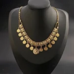Collier africain, fait de monnaies traditionnelles