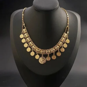 Collier africain, fait de monnaies traditionnelles