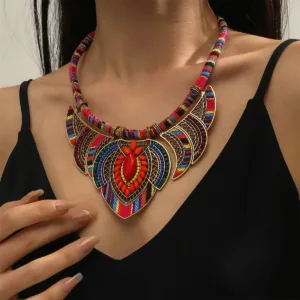 Collier Africain Tribal, design coloré et authentique
