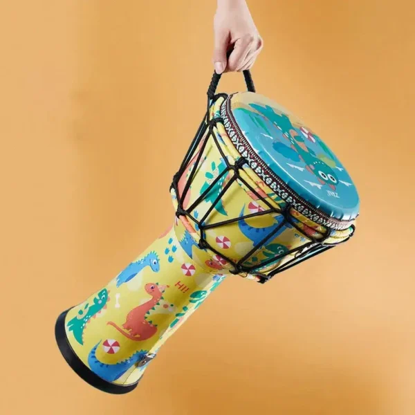 Un djembé adapté aux jeunes musiciens en herbe