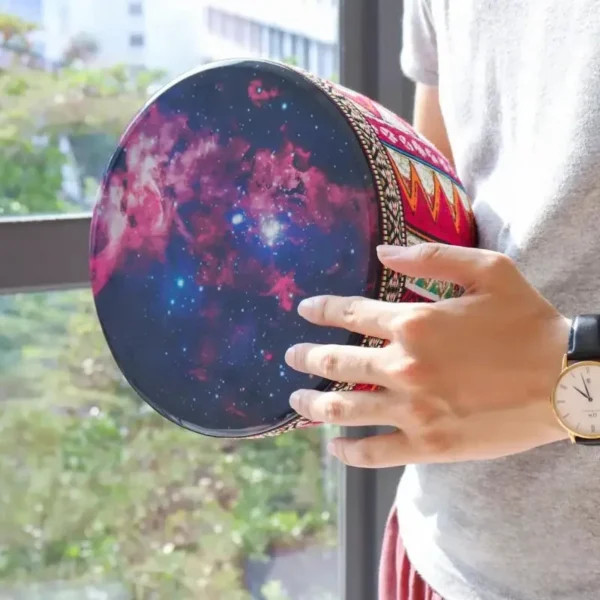 Djembé coloré, instrument de percussion africain