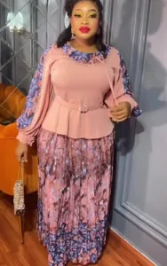 Mode africaine femme : ensemble vert moderne