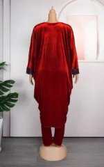 Ensemble femme coloré avec ornements
