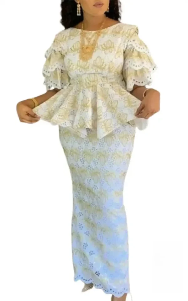 ensemble-africain-femme-blanc-et-doree-1 Ensemble Africain Femme Blanc Et Dorée
