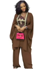 Vêtement féminin africain au design riche et coloré