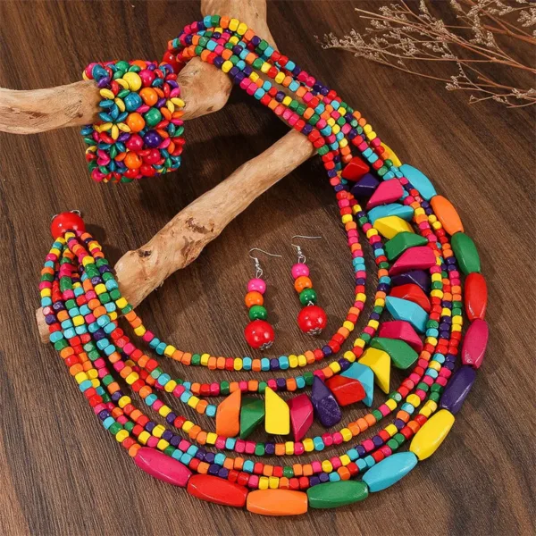 Collier Africain en perles géométriques colorées
