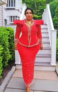 Tenue moderne pour femme inspirée de l'Afrique