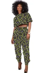 Ensemble femme avec motif africain moderne