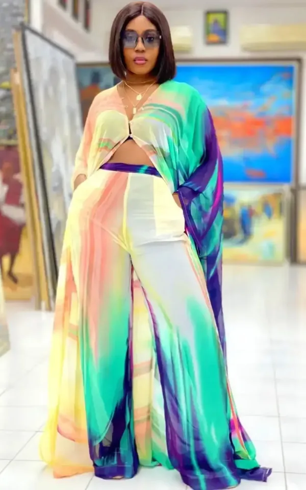 Tenue élégante femme d'inspiration africaine