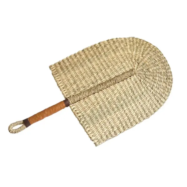 Éventail africain, symbole d'artisanat local