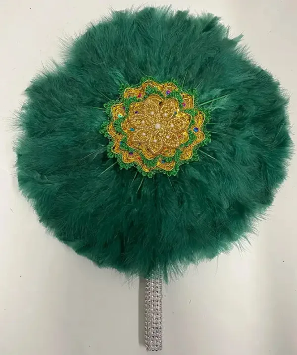 Design original d'éventail africain en plume