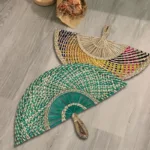 Éventail fait main en design africain