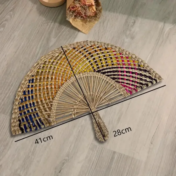 Accessoire d'été : éventail tressé