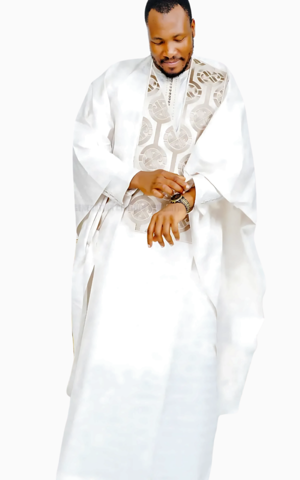Boubou Africain homme en coloris blanc classique