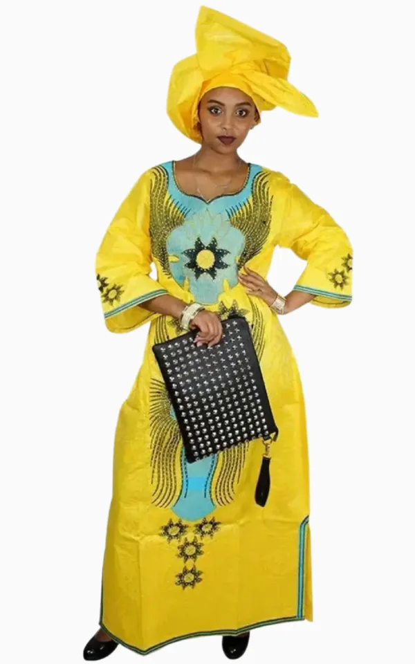 Mode africaine, boubou féminin avec motifs vibrants