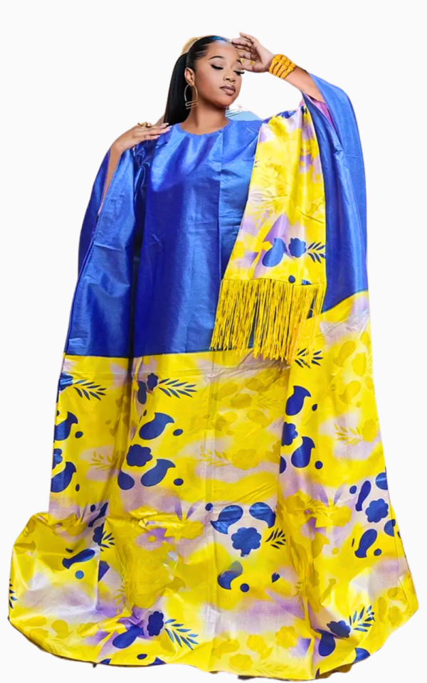 Vêtement traditionnel africain pour femme avec accessoire élégant