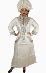 Vêtement africain large, confort et charme féminin