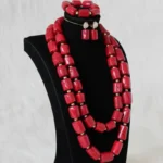Collier africain large en perles naturelles
