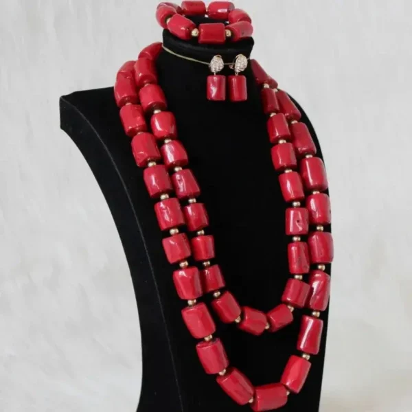 Accessoire ethnique : collier africain à motifs géométriques