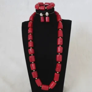 Collier africain en matériaux artisanaux, design unique