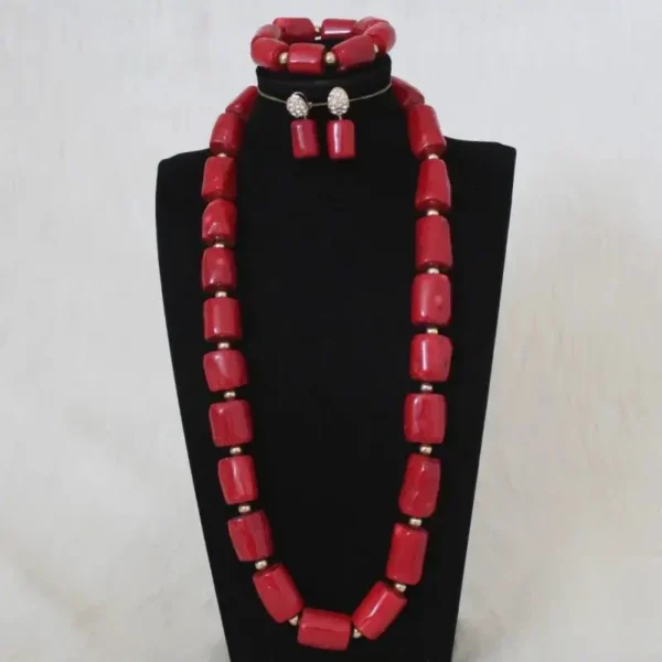 Collier africain en matériaux artisanaux, design unique