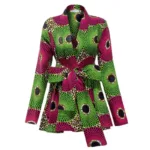 Haut Africain Femme en style traditionnel féminin
