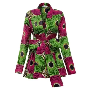 Haut Africain Femme en style traditionnel féminin