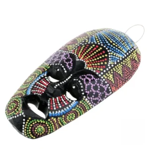 Masque d'art africain avec design unique et coloré