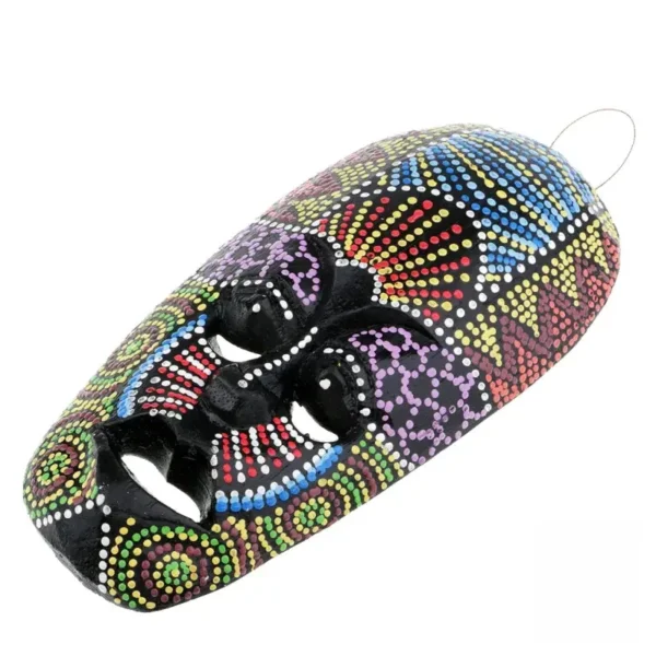 Masque d'art africain avec design unique et coloré