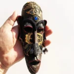 Masque Africain symbolique aux inspirations tribales