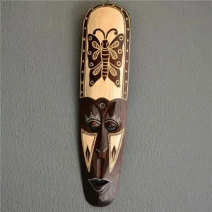 Masque tribal en bois, décoration murale unique