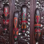 Masque traditionnel, motifs colorés uniques