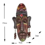 Masque africain en bois coloré pour intérieur