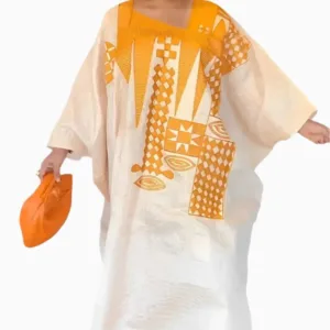 Boubou africain féminin avec motifs colorés et style moderne