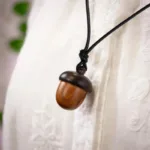 Pendentif en bois africain, style naturel