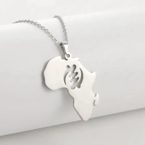 Pendentif africain en métal argenté Amazigh