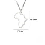 Pendentif en argent représentant l'Afrique et un cœur
