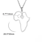Pendentif géographique d'Afrique avec motif de cœur