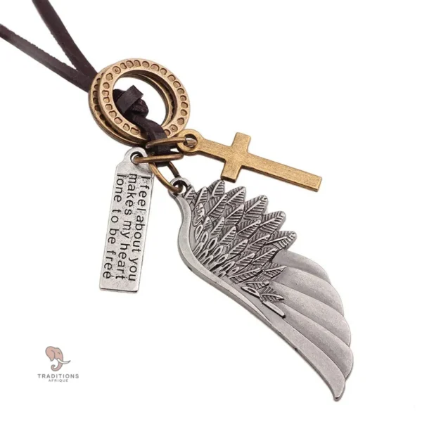 Pendentif stylisé avec motifs tribaux