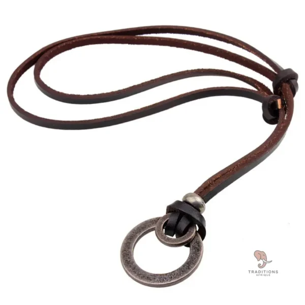 Accessoire en cuir aux influences africaines