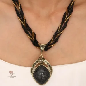 Bijou traditionnel africain en pierre naturelle