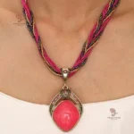 Pendentif en pierre artisanale, style vintage