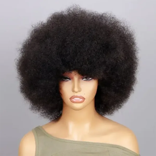Coiffure afro avec frange pour un style unique