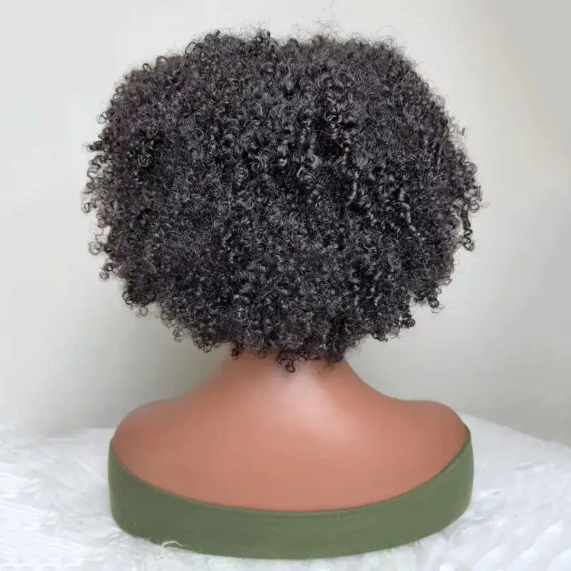Coiffure Afro Brésilienne offrant un look chic et tendance